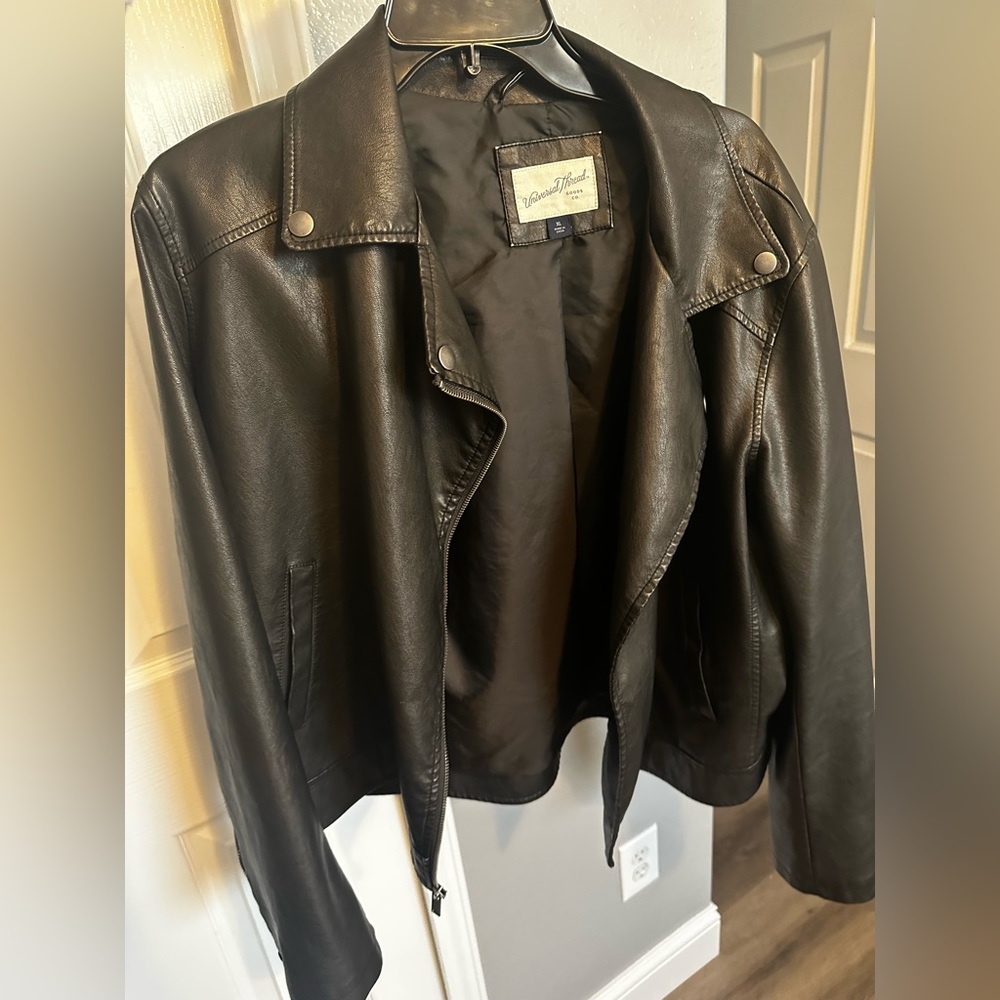 Leather jacket - Picture 3 of 4